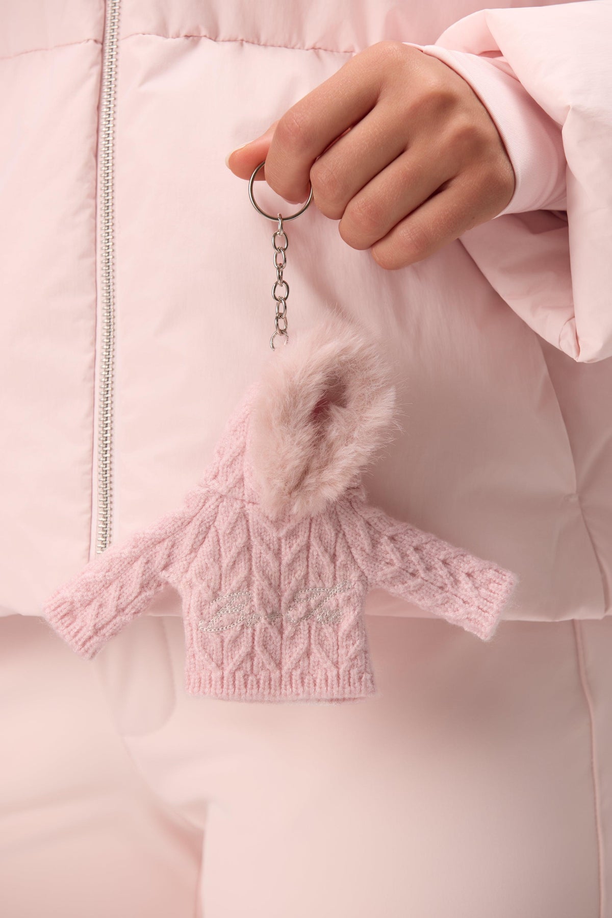 Cable Knit Hoodie Keychain In Powder Pink