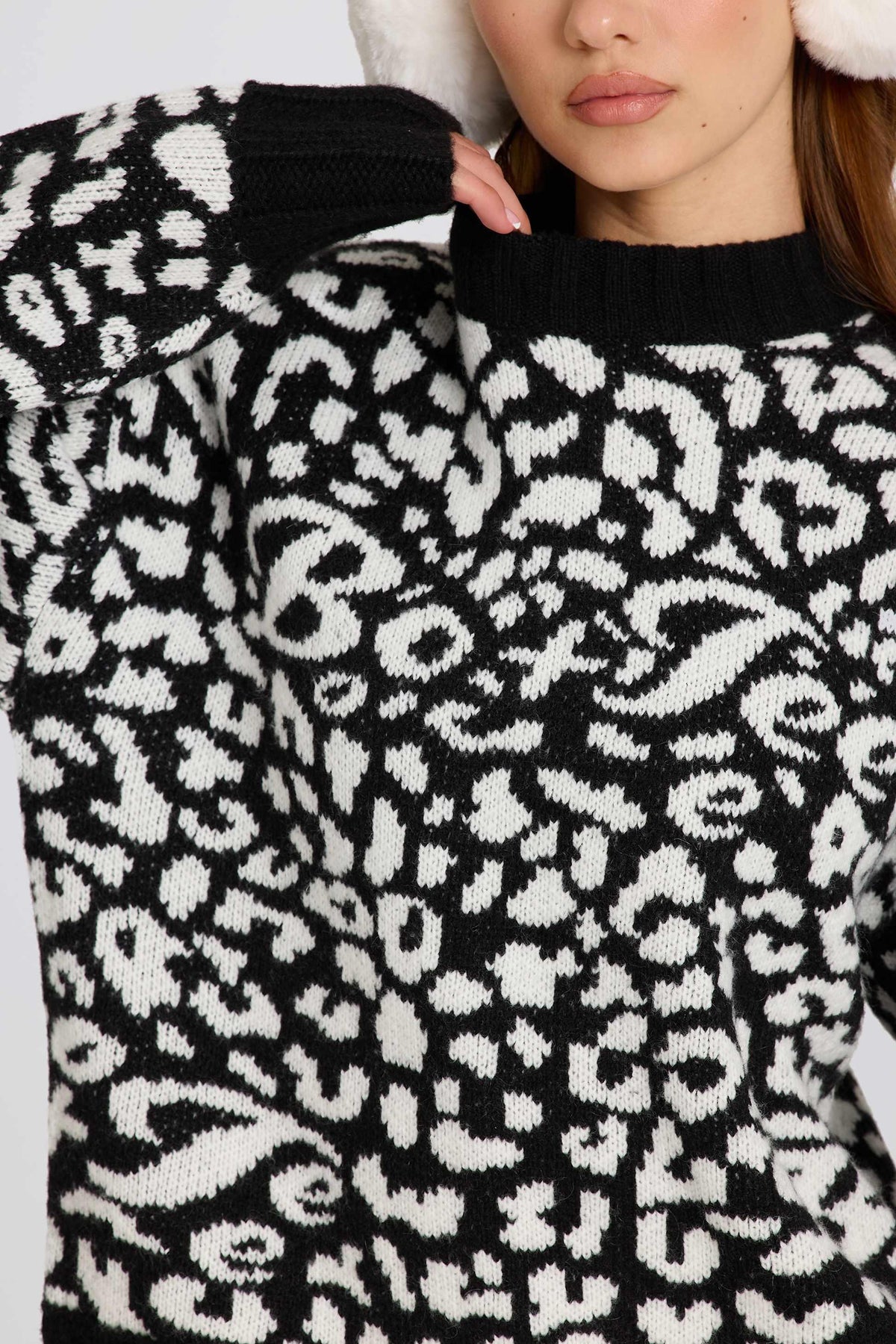 Jacquard-knit Oversized Jumper In Black